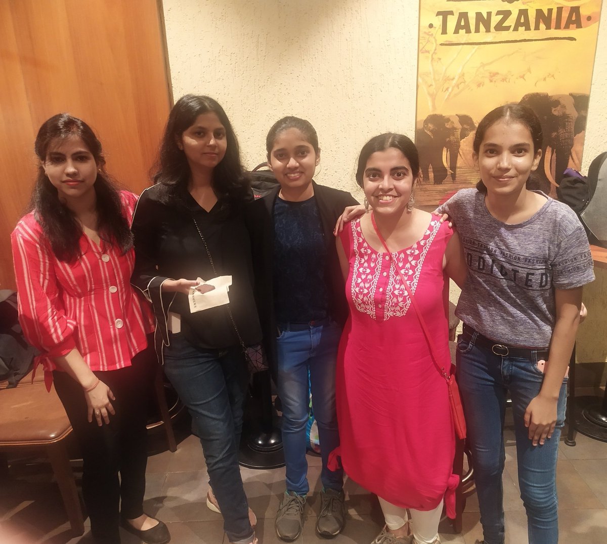 Itshrutimishra's tweet photo. One with the gorgeous girls 👀✨
@anamansari062
@poonamd_16
@GaonkarMihika
@GitHubEducation 
#TechTab https://t.co/JIjHqPONCV