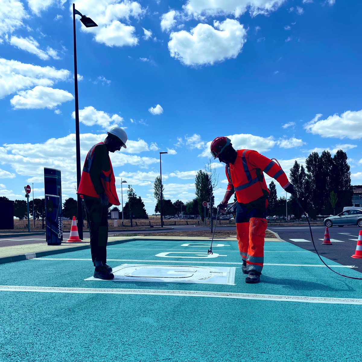 HugoManteau's tweet image. After several weeks of work that will remain forever engraved in the history, today was the most significant day for me... painting &amp;amp; insertion of the @QoWattEcosystem logo on each of the parking spaces. Emotion was there.. I want to share this emotion with you, the founders!♥️⚡️