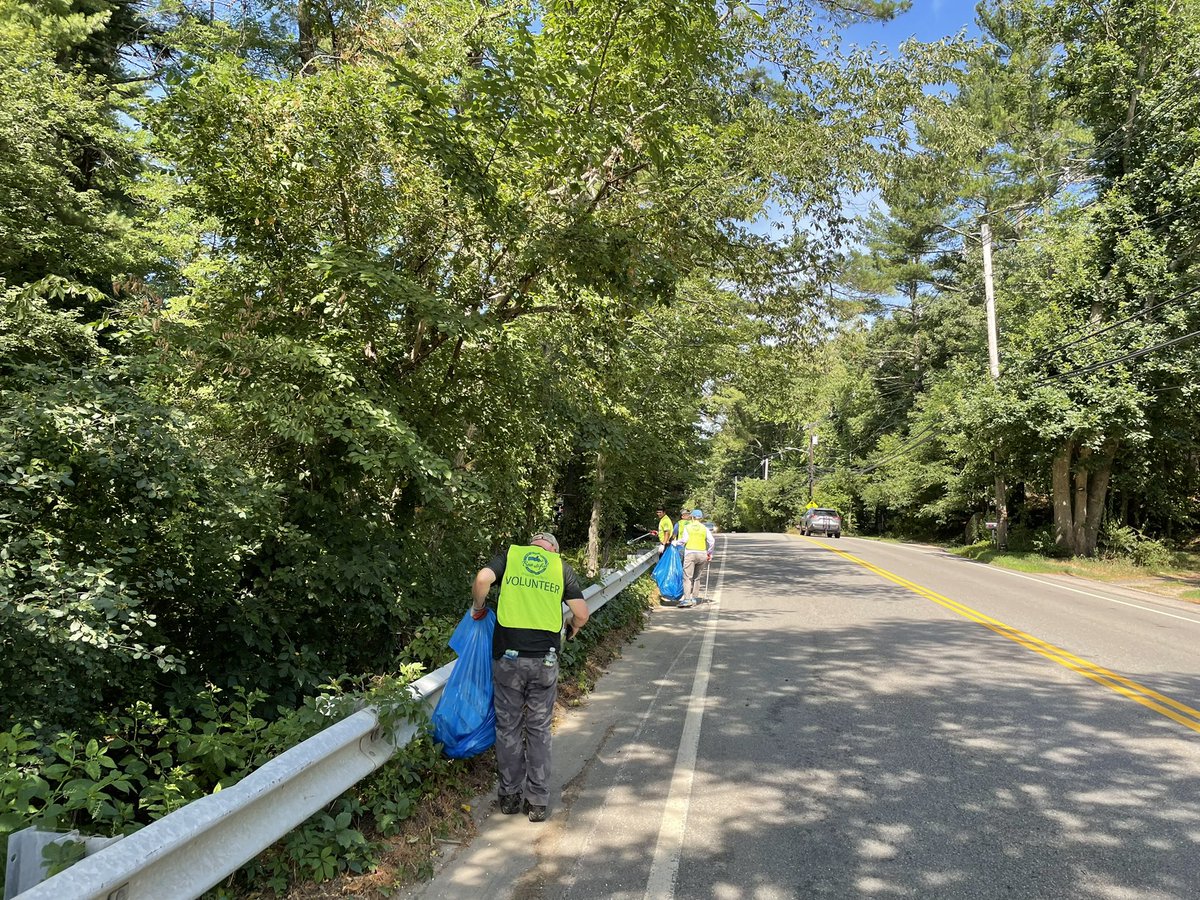 BHLevesque's tweet photo. This morning 21 @DellTech volunteers cleaned 3.5 mile stretch of Wood St in our home town of Hopkinton. We cleaned 41 bags of #litter in 3 hours. The #planet Employee Resource Group did this as part of #plasticfreejuly thanks @Keepmabeautiful for your support #progressmadereal https://t.co/HzltqJqnm6