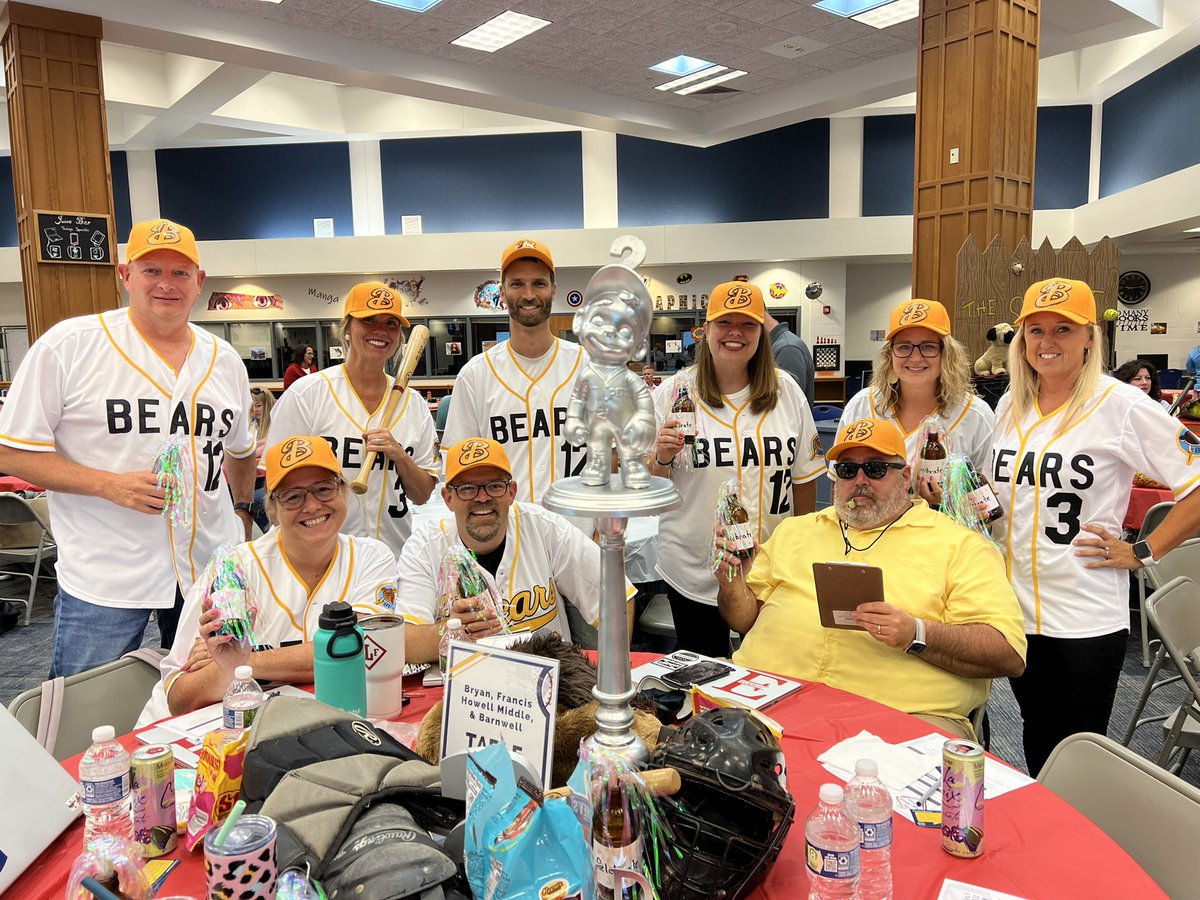 mrsaltmanap's tweet image. Kicking off 22-23 right! Loving the energy of our admin as we prepare for the new school year #FHSDLearns