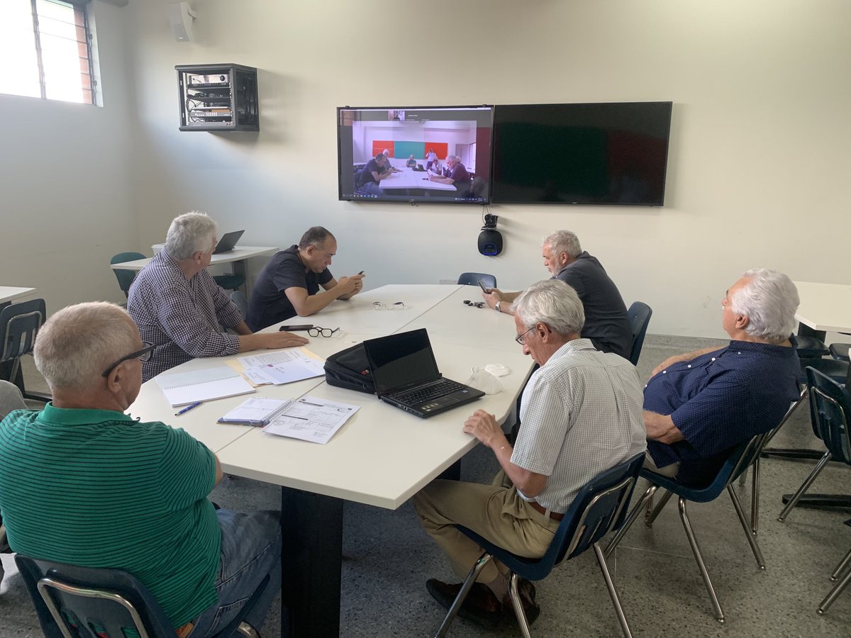 J_Alejandro_ing's tweet photo. Seguimos trabajando y avanzando con la planificación del lanzamiento oficial del Salón de la Fama del Futbol Venezolano -SFFV- interesante trabajar con tanta gente que es la historia viva de nuestro fútbol y compartir esta bonita pasión #Futbol #SFFV @FutbolHistoryVe https://t.co/SWlTFiKQB2
