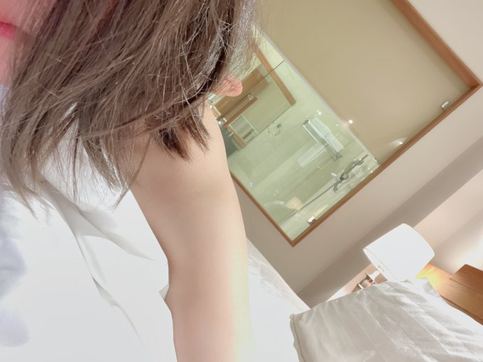 エロみが足りない。とりあえず起きてお風呂にします。 https://t.co/8CCKHL37YT