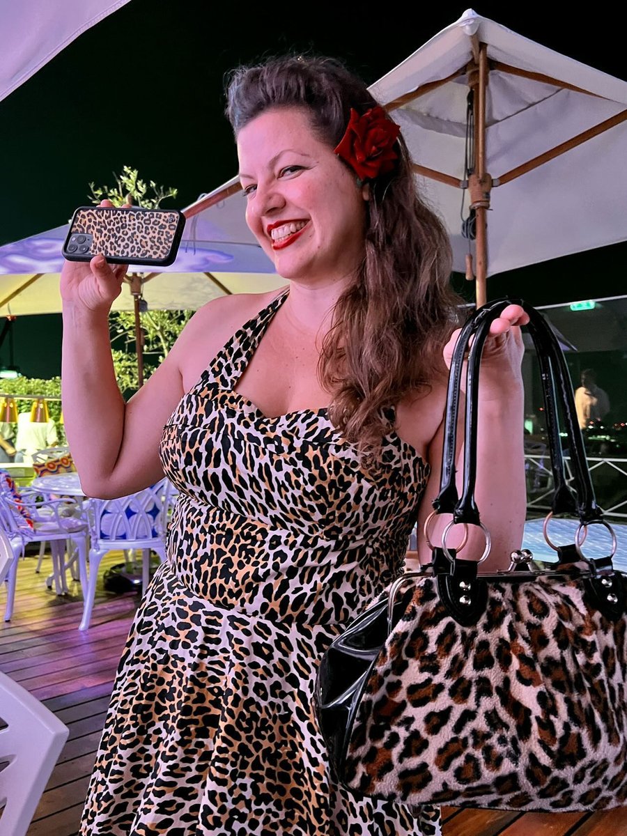 ThePerfectSpot's tweet photo. A pic snapped by new friends in London at @TheDorchester rooftop #London as they asked to photo my abundance of leopard. 

#LeopardForever #LeopardPrint #WorldTravels https://t.co/omfiSzdbiS