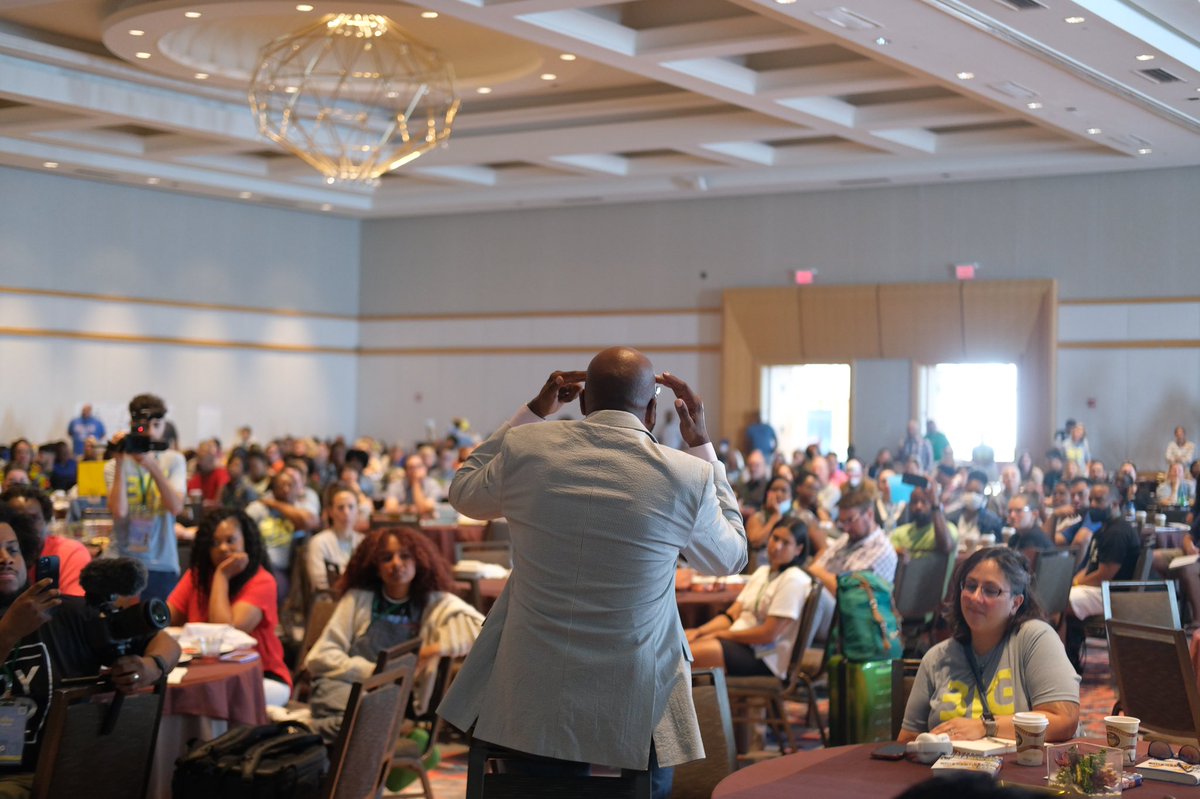 “Are you culturally relevant…to yourself?”

So incredibly moved and energized by the  passion of the the great <a href="/chrisemdin/">Christopher Emdin</a>! 

#TheBang2022 <a href="/bigpiclearning/">Big Picture Learning</a>