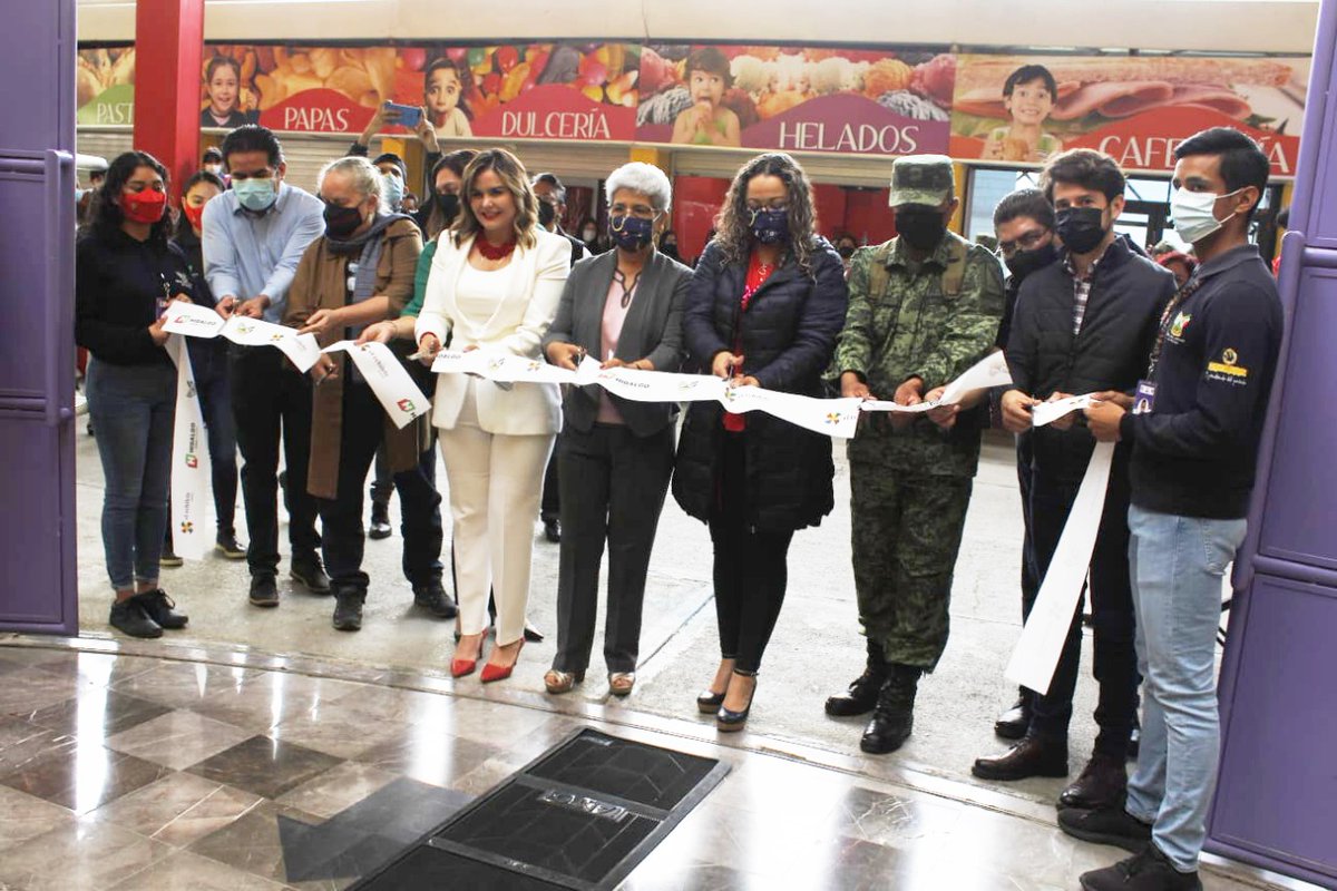 museoelrehilete's tweet photo. El día de hoy, la Mtra. Monserrat Jaime Flores, inauguró las exposiciones temporales "Artilugios y Reflejos", "Playmo Aventuras 2022" y la Exposición fotográfica "Ejército y Fuerza Aérea más cerca de ti"
¡Te esperamos de lunes a domingo a partir de las 9:30 hasta las 17:00 h! https://t.co/RIRWufnKI0