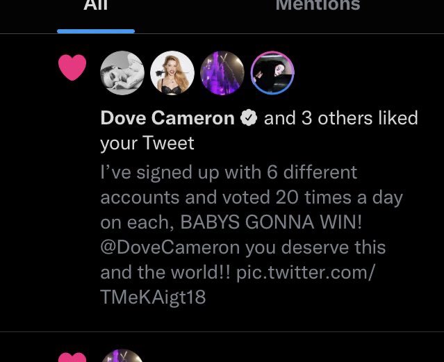 dreamdovelie's tweet photo. Holy fuck. I did not expect that @DoveCameron hi babe!  How are you? https://t.co/FijrUifL7U