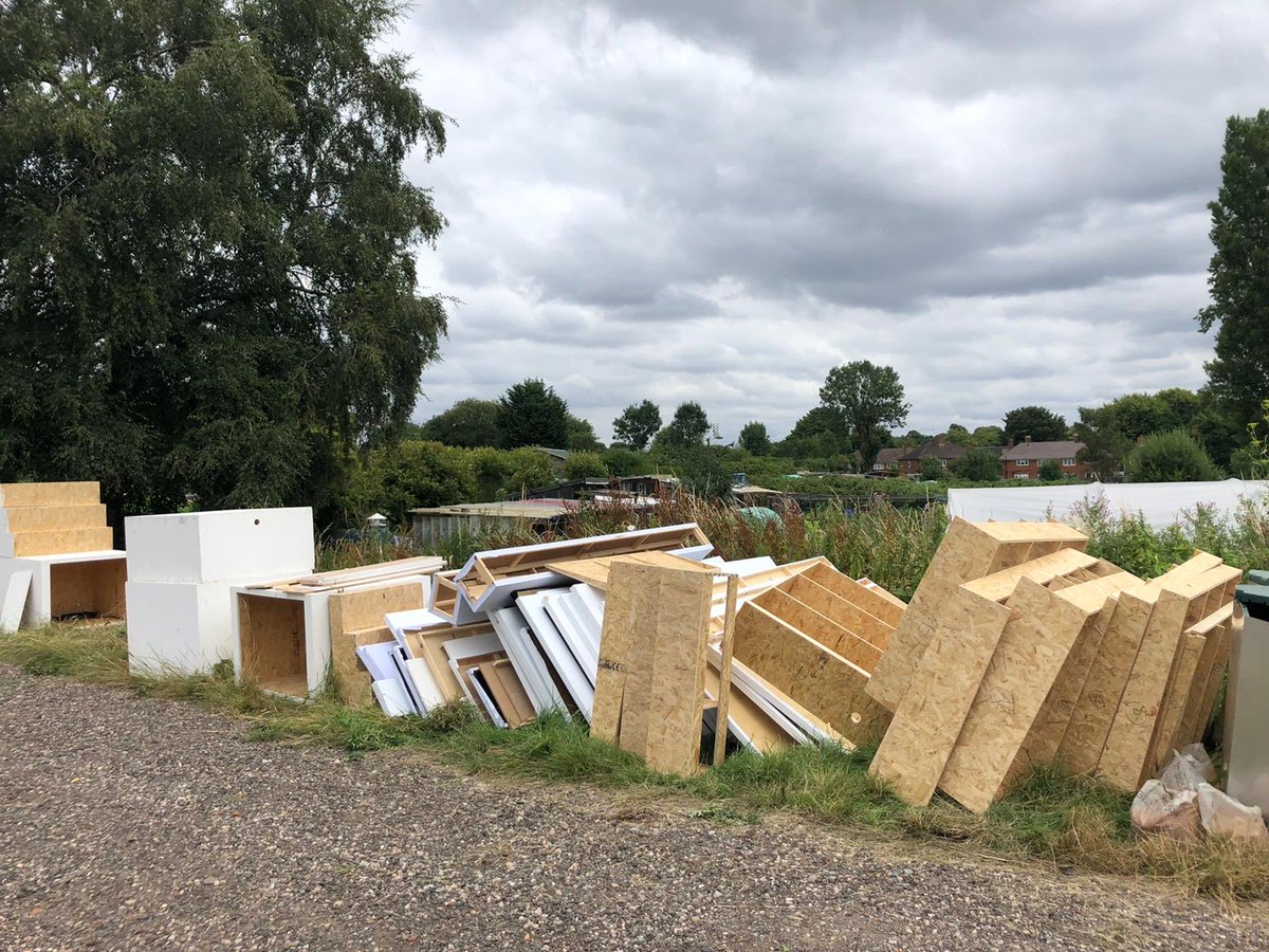 marieannswift's tweet photo. We are saving so much from landfill - wood , insulation , miles of white cotton fabric ! Instead of buying new which is costly - come to us - win win win for people and planet - circular economy in action ! ⁦@IncredibleSurp⁩ https://t.co/VsJTGagzeY