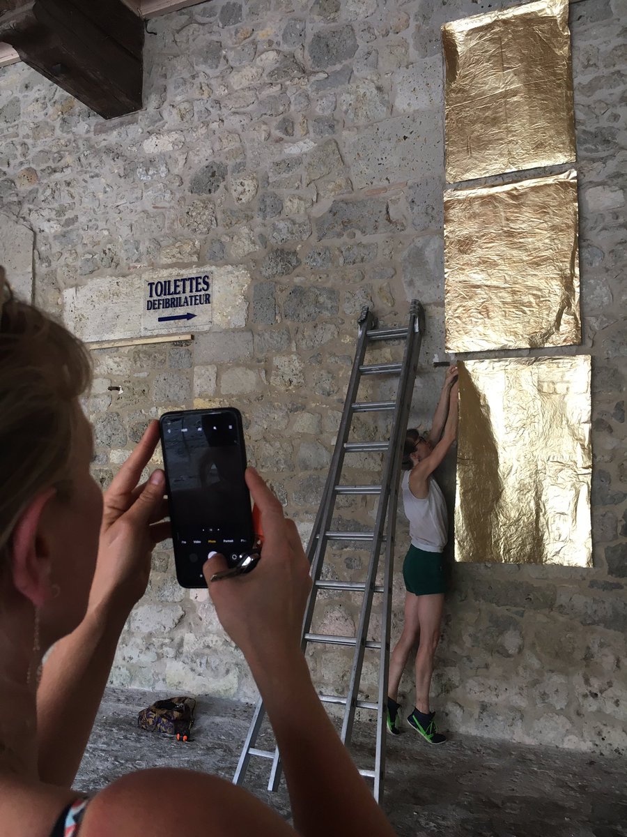 IN SITU ✨ quand l’artiste Clémentine Carsberg décale le regard des visiteurs #prayssas #nuitdete #LotetGaronne Découverte des installations en avant-première, par les enfants du village, ce matin. Au programme demain : balades, impros musicales et concert. #villagedecaractere