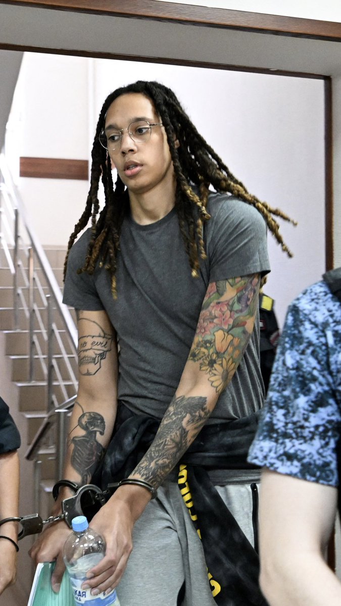 BleacherReport's tweet image. The Biden administration has offered to exchange Russian arms trafficker Viktor Bout for Americans Brittney Griner and Paul Whelan, per @CNN 

Griner has been detained for 160 days.