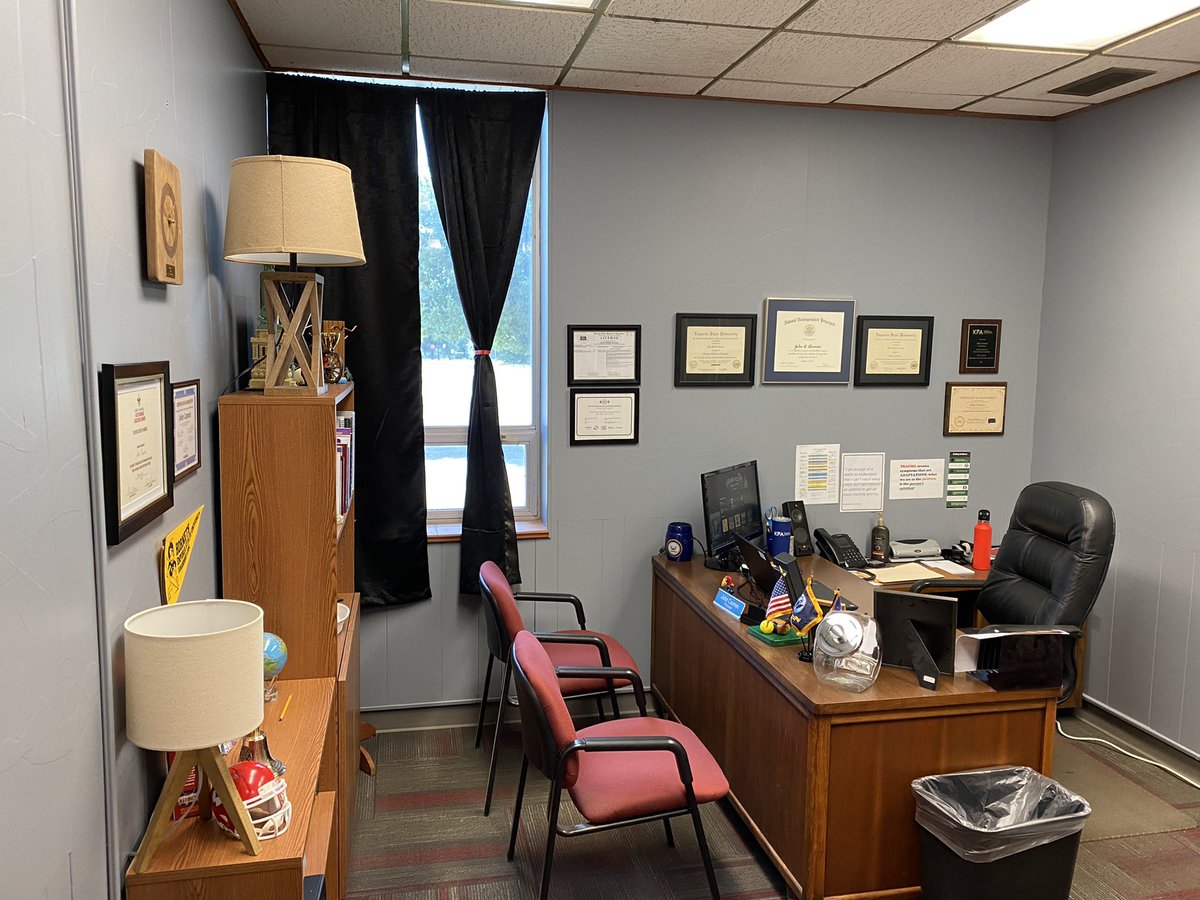 BearcatPrin's tweet photo. Getting the new office squared away! Still getting things arranged and waiting for the new whiteboard. Shaping up pretty nicely! #EWBearcats #EJSHS @RonDavisJr4 https://t.co/Wxlazc9r33