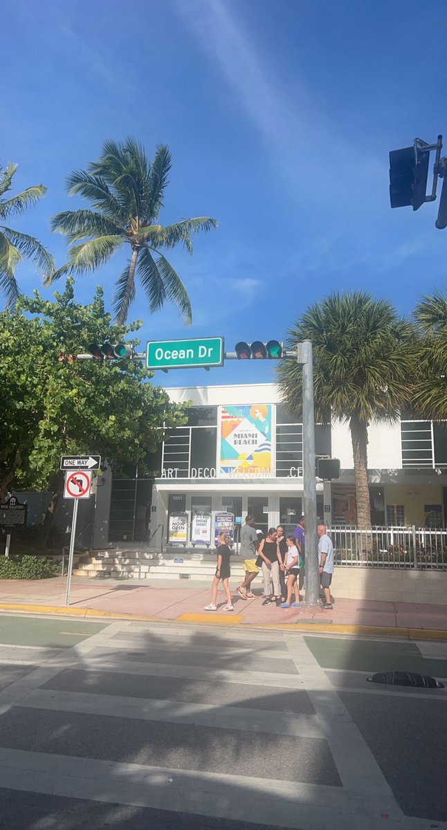 arianaaturnerr's tweet photo. missing rolling loud and miami already 🤍 https://t.co/BBPBA4DYmo