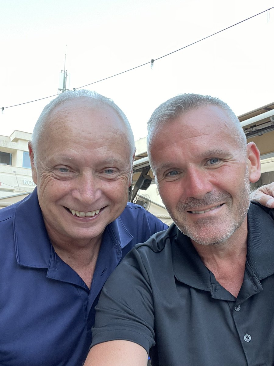 James23253244's tweet photo. 6 months after my near fatal accident I got the opportunity to meet up with my Good Samaritan Malcolm Flawith. A well deserved beer and the chance to fill in a few blanks from the fateful morning. https://t.co/zpG5fTCtcK