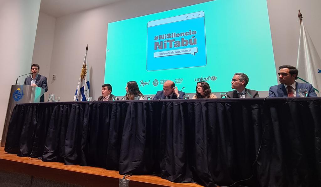 AndreaBrugman's tweet photo. Participamos del Lanzamiento de la Campaña Interintitucional #NiSilencioNiTabú enmarcada en la Salud Mental. Tema relevante encabezado por el equipo @inju_uy donde más de 400 facilitadores en todo el país realizarán talleres para la prevención de suicidios en nuestros jóvenes. https://t.co/hYu1mu7niQ