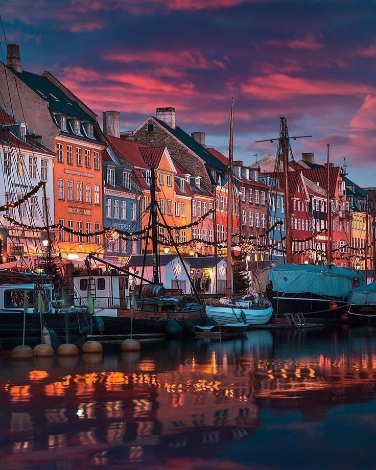 Sunset over the Harbor of Nyhavn in Copenhagen in Denmark 🇩🇰 ❤️💗💜