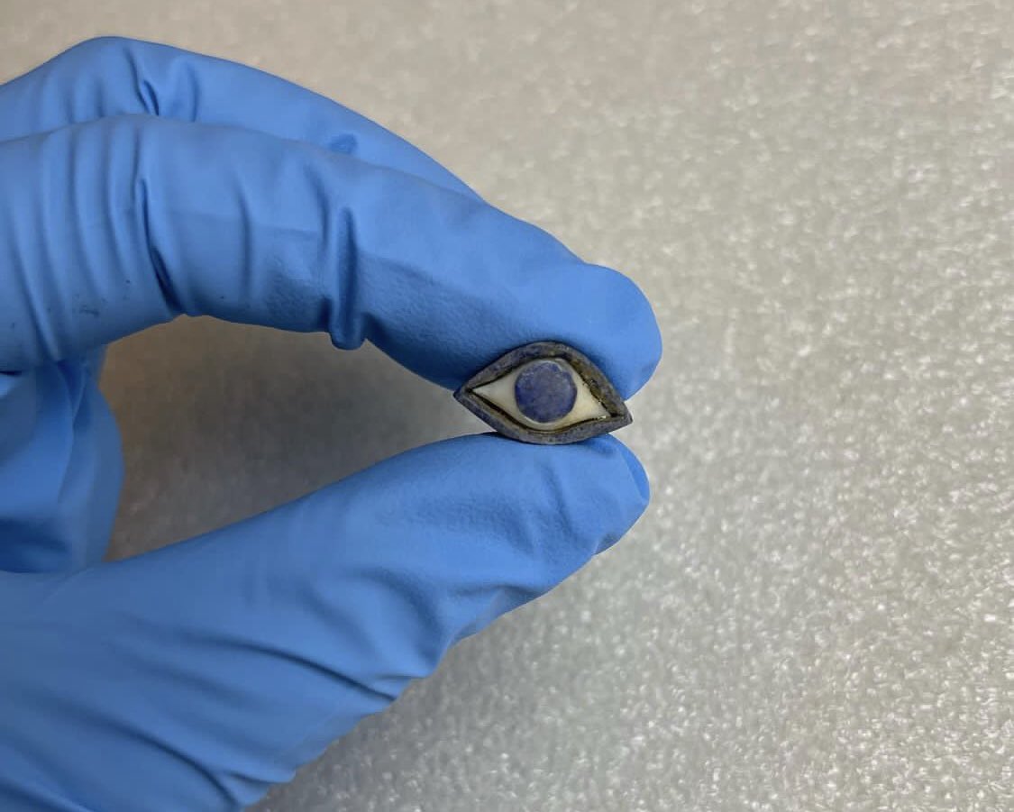 Junaid34851527's tweet photo. Eye 👁 inlay for a statue c. 2600 - 2500 B.C 
Mesopotamia- Nippur 
South of Iraq 🇮🇶 
Lapis lazuli 

The metropolitan museum of art - New York ! 

𒅆 - igi - meant in Sumerian/ eye 👁 https://t.co/Ha6AtK87E5