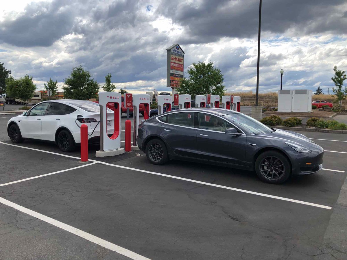 New Tesla Supercharger: Madras, OR (8 stalls) tesla.com/MadrasORsuperc…