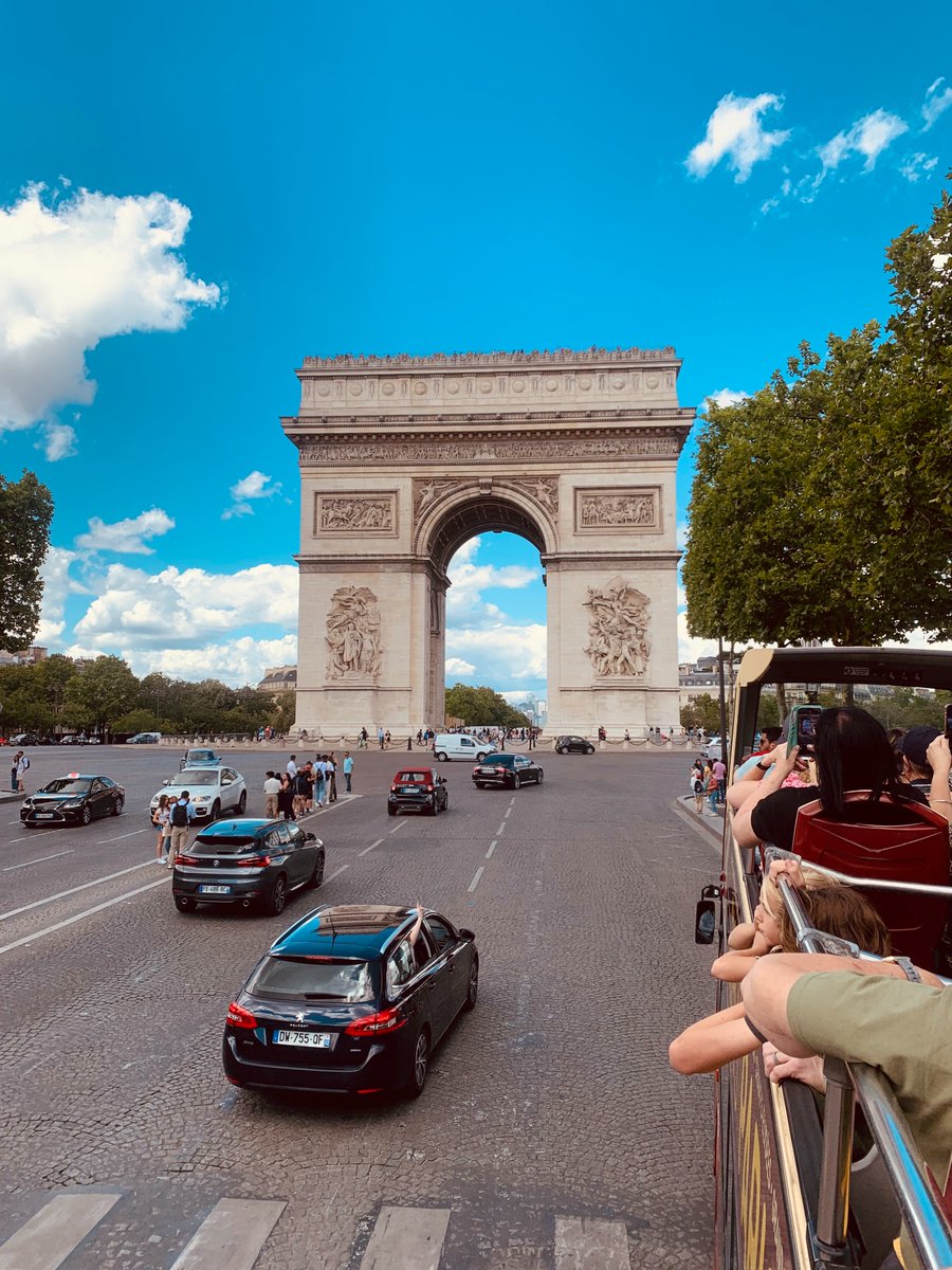 📌The skip-the-line tickets give you access to the rooftop from where you can witness the 12 Parisian Avenues radiate out of the city center! 
The #ArcdeTriomphe gives you a different perspective of #Paris.

👉ow.ly/h0eH50K592Z