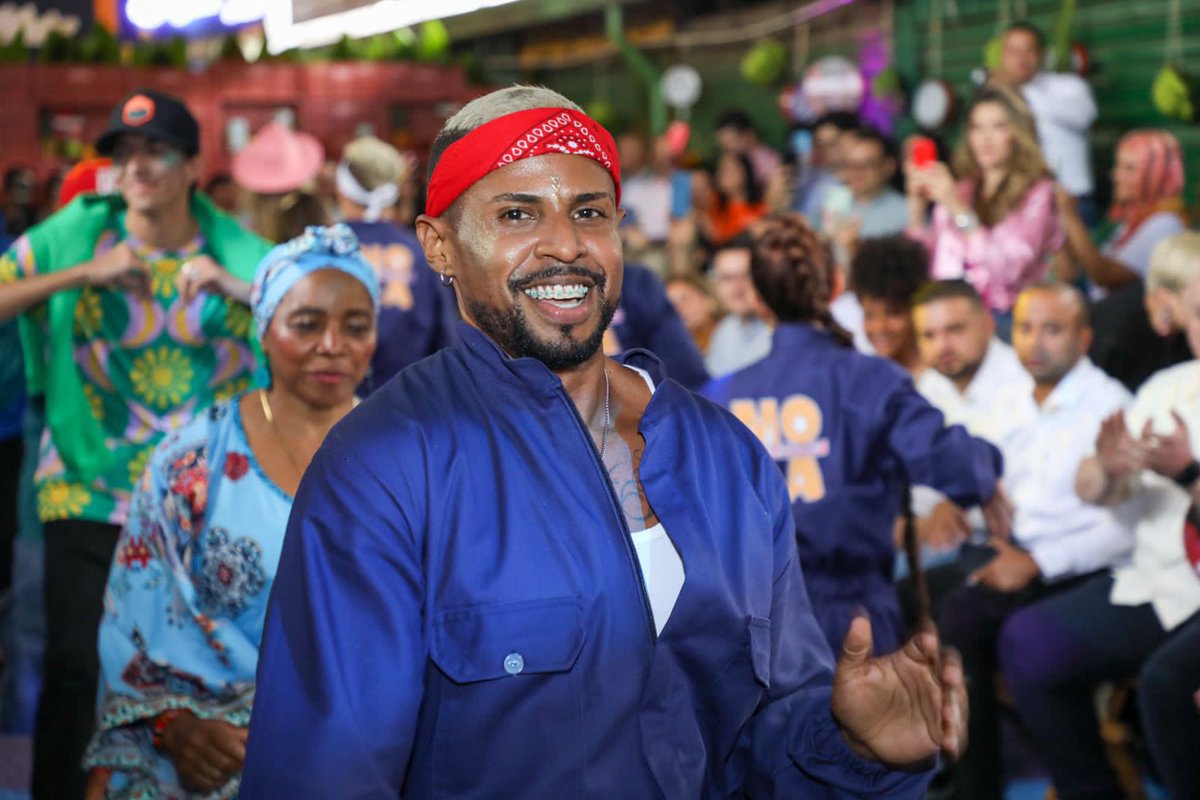 Juanparal's tweet image. Quién iba a pensar que en escenarios como la Plaza Minorista iba a haber una pasarela, la moda es para todas y todos ¡Llegamos con #ModaAlBarrio a distintos lugares de Medellín! 🇨🇴💪🏻🏘