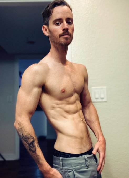 I put my pants on one leg at a time. https://t.co/NshqzKosUL