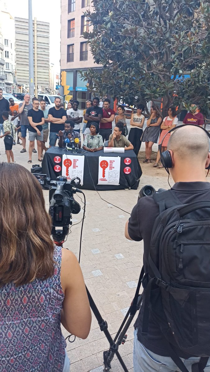 FundacioSERGI's tweet photo. 👏🏽👏🏽Tot el suport a @Llogateres_Gi, @SaltSindicat i @SOSRacis en la campanya de denúncia del #racismeimmobilari a #Girona i #Salt.

Ja n'hi ha prou! 
#AquiesPracticaRacismeImmobiliari https://t.co/QGXnRzY72I