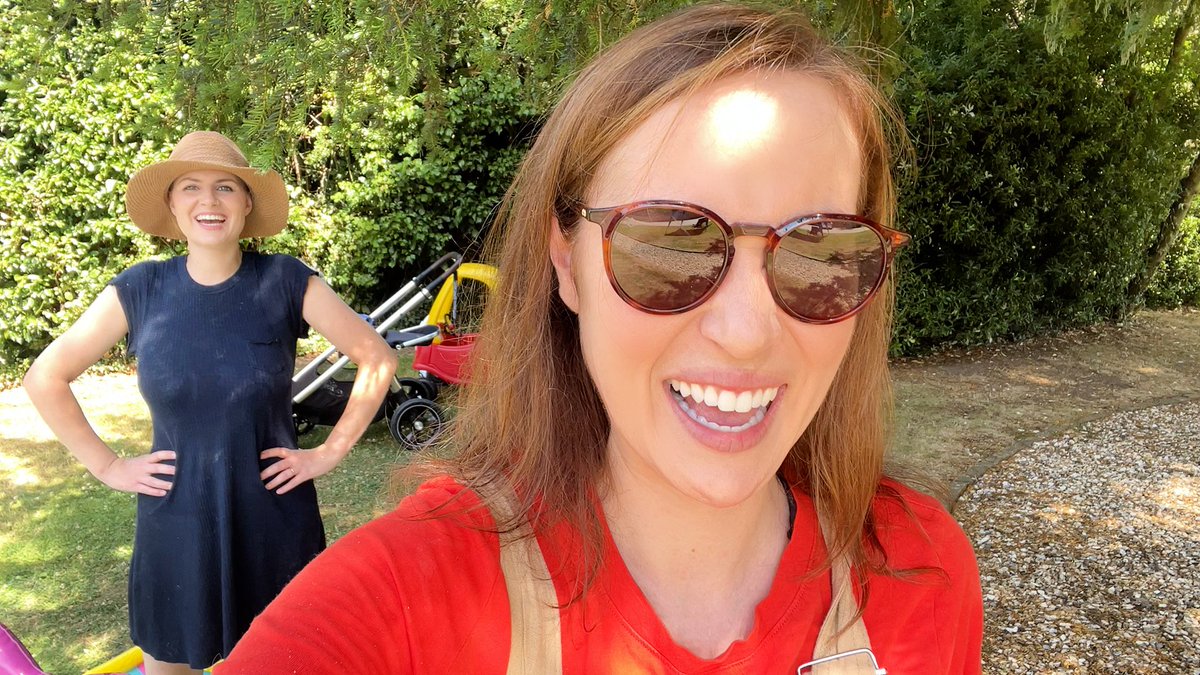 Roxetera's tweet photo. 🎥 A sunny day with the family

▶️ https://t.co/UaHS6LdihG 

🥪 so who genuinely thinks we should open a bistro? 🤣 https://t.co/yIsSTEQMmY