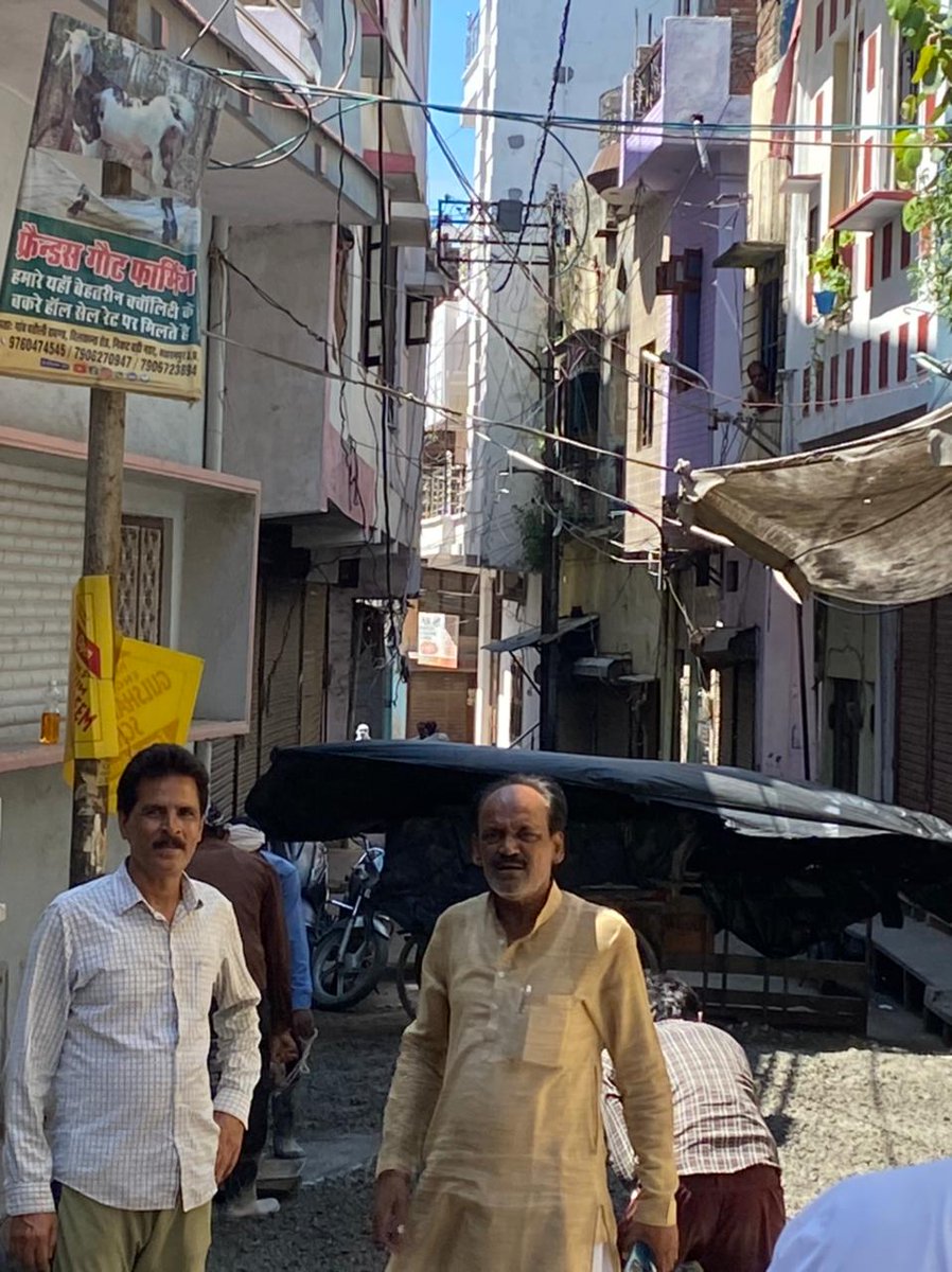 Shadab_Abdi's tweet photo. सहारनपुर नगर नि��म का धन्यवाद और सभी अधिकारियों का धन्यवाद जिन्होंने हमारे कहने पर जल्दी से जल्दी आज सड़कों का कार्य शुरू कराया।
वक्फ छोटे इमामबाड़े से लेकर उन सभी रास्तों को जहां से मोहर्रम के जुलूस गुज़रते है उनकी सभी सड़कों को बनवाने का आज कार्य शुरू कराया गया https://t.co/iD3tqt2C1o