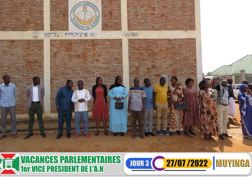 nshingamateka's tweet photo. 1/n Au 3ème jour de sa descente à @MuyingaProvince, le 1er VPAN, en compagnie des Elus du Peuple, a visité deux usines et l'université de #Muyinga, toutes privées, afin d'encourager l'entrepreneuriat et s'assurer qu'elles respectent les normes pour le bien- être de la population. https://t.co/GOBdo5Bu4h