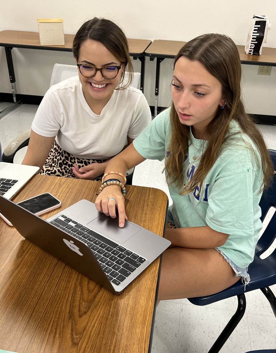 BalfourYB's tweet image. With the school year around the corner, yearbook staffs are gearing up for 2023 books. At Hebron HS, Balfour&apos;s Kel Lemons met with the Talon staff to develop the theme and design pages. 

#balfouryearbooks #themedevelopment #YBworkshop #yearbookideas23