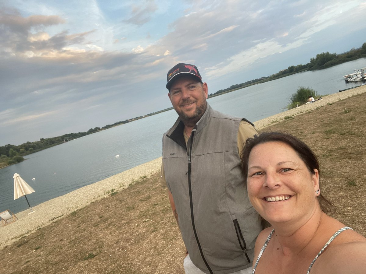 What a awesome stop for the night in Slovenia. Nice little party hut for a well earned drink after a 371 mile drive 

#vanlifecamper #vanlifeexplorers #vanlifeadventures #vanlifecouple #vanlifestories #vanlifeeurope #vanlifeslovenia #vanlifedreams