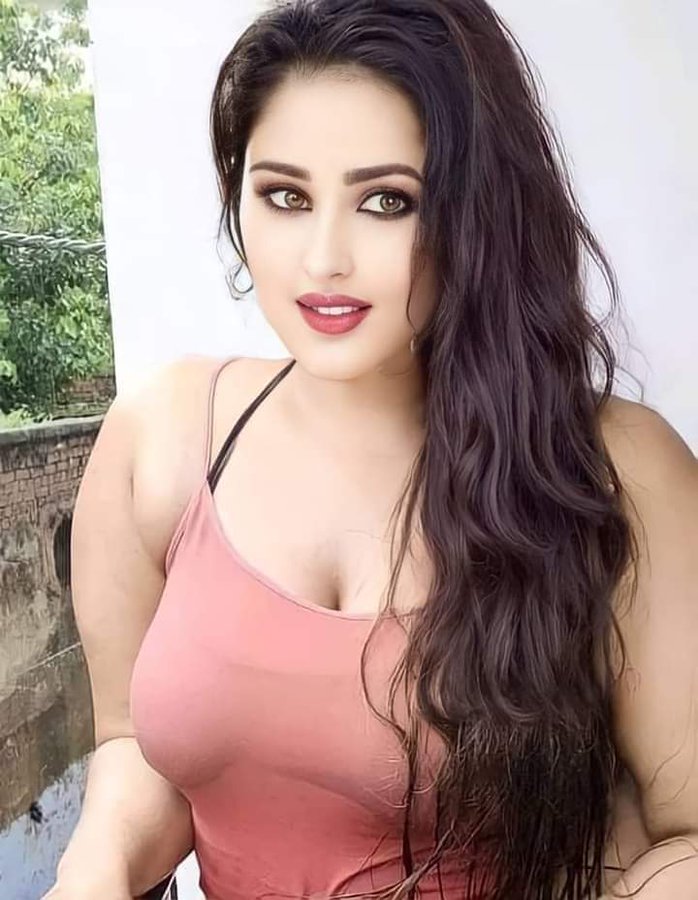 Kun banegi aj puri rat k lye meri maa