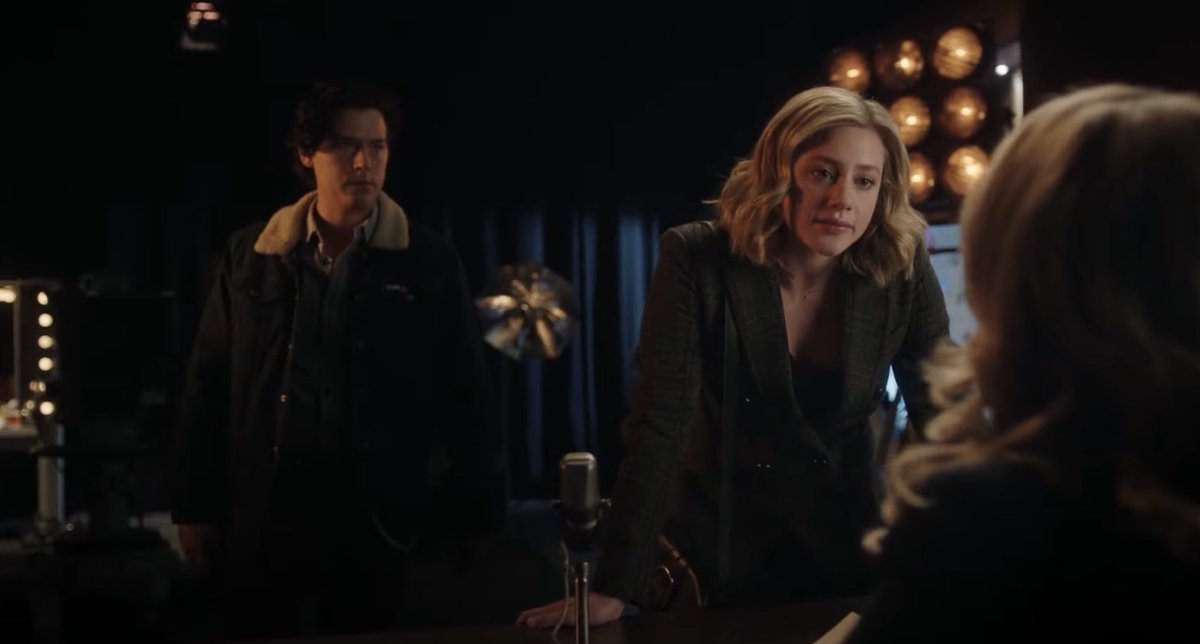 bettsxmuse's tweet photo. During this season they’ve been feeding us with Bughead crumbs so I’m manifesting their happy ending in season 7 #bughead #riverdale https://t.co/bGXdzsl3Yl