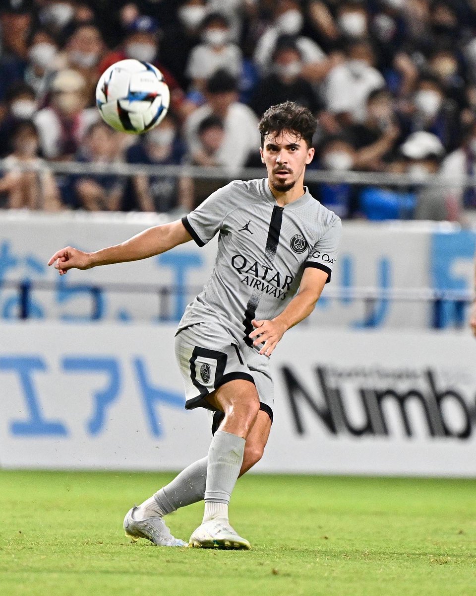 Le meilleur milieu actuellement ?

Rt pour Tchouameni     Like pour Vitinha