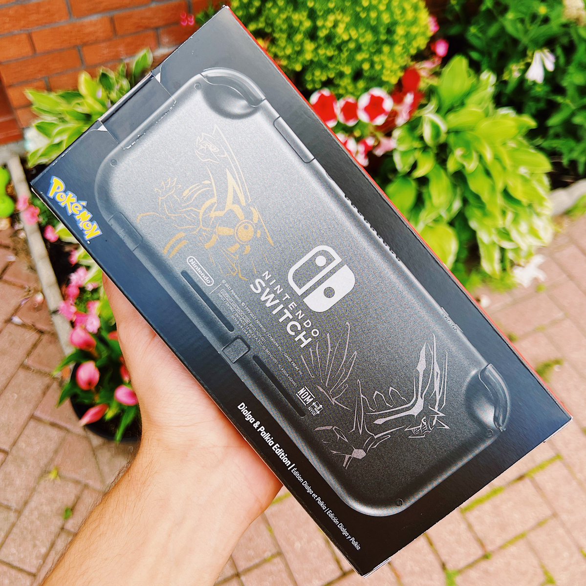 SneakerTalkCA's tweet image. ⭐️Nintendo Switch Giveaway⭐️
How to enter:
Follow me + RT/❤️ this tweet!

Winner announced August 1st 👀

Bonus entries available on YouTube “SneakerTalk TCG”