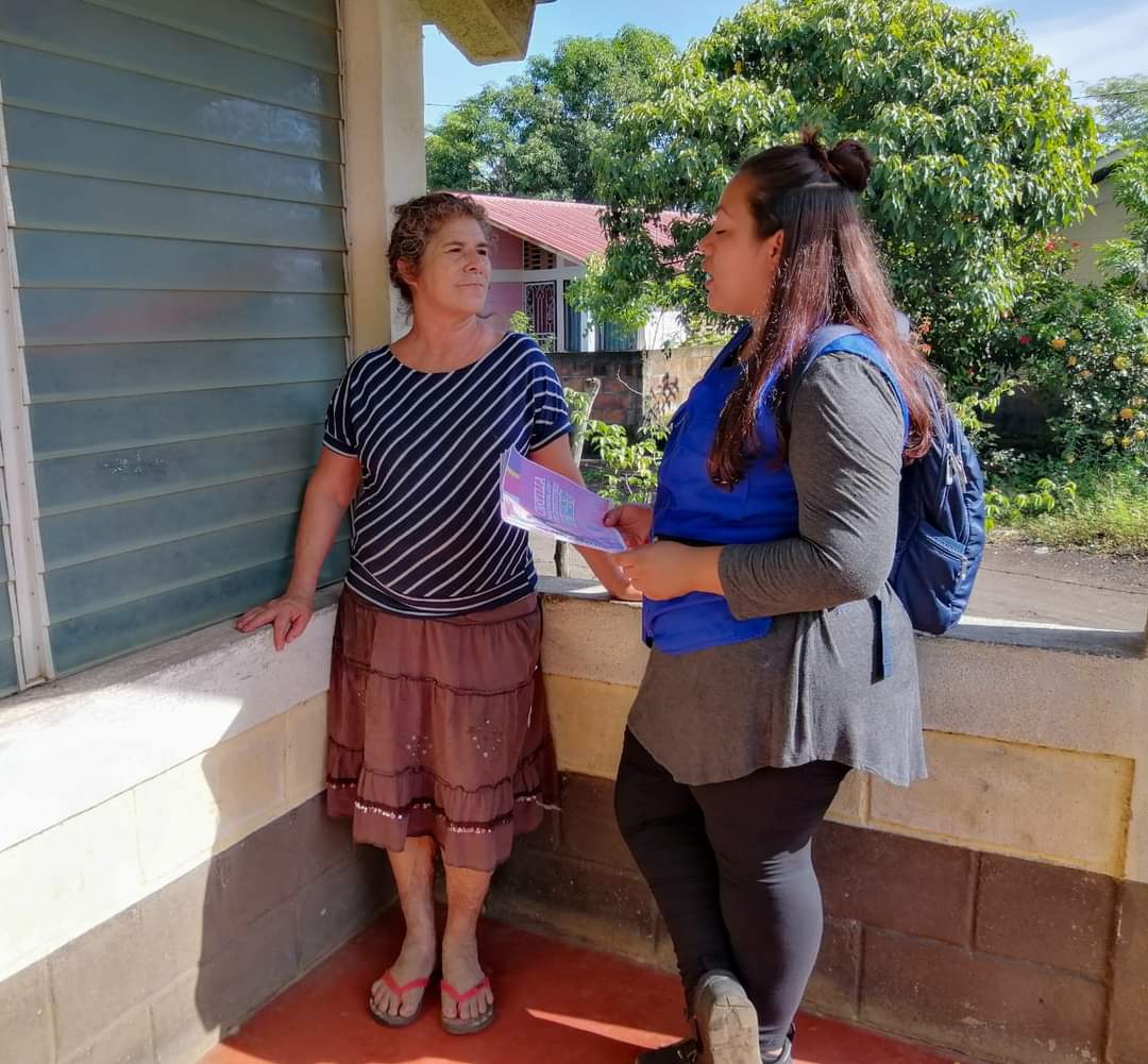 SanchezZucelly's tweet photo. Visitamos a familias del Reparto Nueva España, promocionando las Escuelas de Valores🏫💖 y Consejerías familiares 👨‍👩‍👧‍👦y compartiendo la Cartilla Mujer, Derecho, Leyes y Mecanismo de Denuncia para la prevención del Femicidio. 
#AmorALaVida #AmorALaFamilia #UnHogarSeConstruyeConAmor https://t.co/Bw16rd19Tw