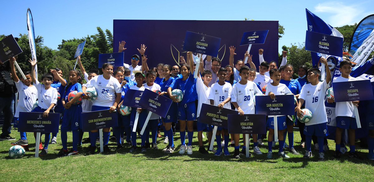 indeselsalvador's tweet photo. 🇸🇻⚽️🇪🇸

INAUGURADAS LA COPA ALEVINES Y LAS 71 ESCUELAS DEL PROGRAMA LALIGA, VALORES Y OPORTUNIDAD

El presidente ad honórem del INDES, @ybukele, realizó ambas inauguraciones hoy en el estadio Héroes y Mártires de la UES.

💻https://t.co/tWqzN7IB4Q

#ConstruyendoElCamino https://t.co/4vFpQGDabs
