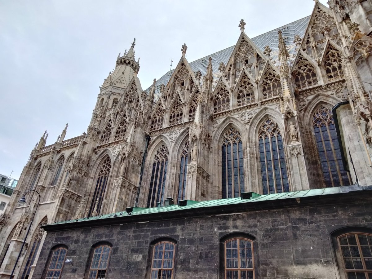 jarrow272's tweet photo. Riding electric scooters around Vienna looking at the gorgeous buildings with an old friend is an A+ (and honestly surreal) way to spend an afternoon 🛴 🏛️💙 https://t.co/ZTcWoTZlA9