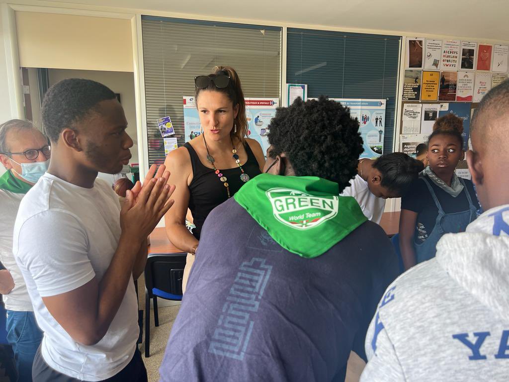 LenaigCorson's tweet photo. Ça y est je suis passée à l’acte 😜 première @FresqueDuClimat en tant qu’animatrice 🌿

Étape 2 de mon engagement pour la 🌎: former ! 

Un duo de choc avec @rse_sport pour animer auprès des jeunes de #Sartrouville avec la @GreenWTeam 

#fresqueduclimat https://t.co/bNAOL1JDKD