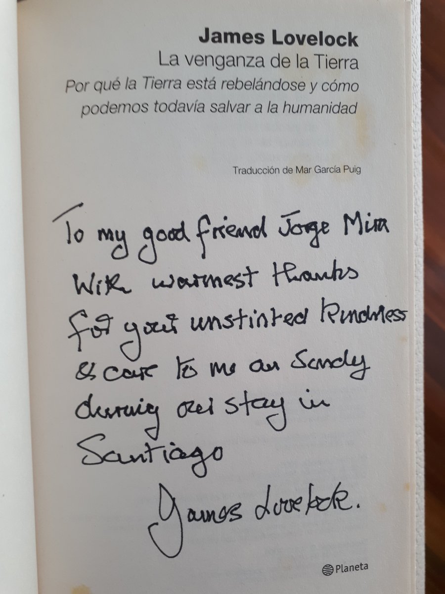 JorgeMiraUSC's tweet image. Ayer, al cumplir 103 años, falleció #JamesLovelock, padre de la #TeoríaGaia y de tantas otras cosas que literalmente ayudaron a este planeta.
 
En 2009 ganó el Premio Fonseca del #ProgramaConCiencia y nos quedó un gratísimo recuerdo de su estancia en Galicia.
DEP