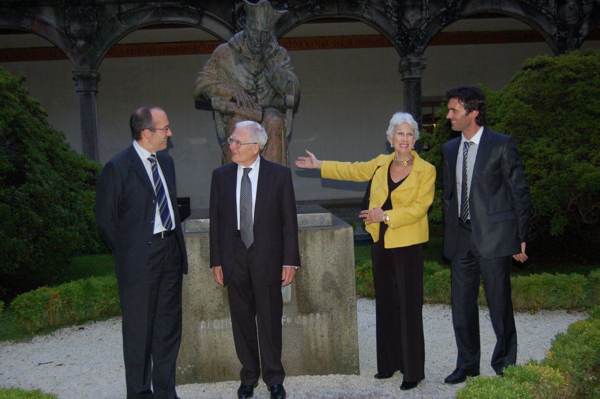 JorgeMiraUSC's tweet image. Ayer, al cumplir 103 años, falleció #JamesLovelock, padre de la #TeoríaGaia y de tantas otras cosas que literalmente ayudaron a este planeta.
 
En 2009 ganó el Premio Fonseca del #ProgramaConCiencia y nos quedó un gratísimo recuerdo de su estancia en Galicia.
DEP
