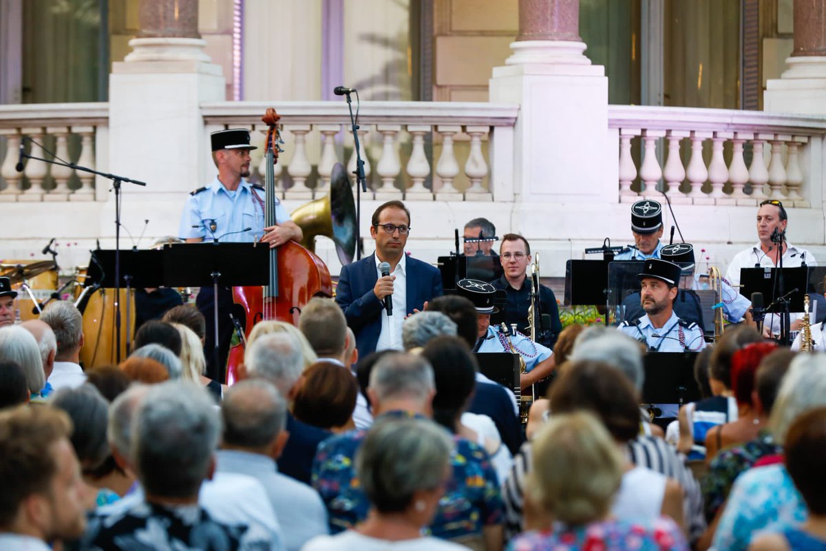 anthony_borre's tweet photo. Le jardin de la villa Masséna affiche complet ce soir, à l’occasion de la fin des soirées estivales !

Pour l’occasion, la garde municipale, le conservatoire et l’orchestre philharmonique de #Nice06 se sont rassemblés pour un concert exceptionnel.

Bravo à tous 👏🏻 https://t.co/DPdTCBN1U5