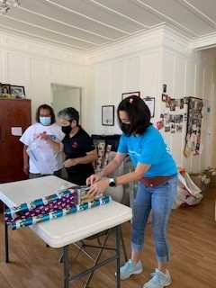 HUGSHawaii's tweet photo. Mahalo to @HawaiianTel for #volunteering to help wrap presents for our recent #ChristmasInJuly event at Wet 'n' Wild. Thank you for bring joy to our HUGS keiki! #HUGSHawaii #40yearsofHUGS #HawaiianTelcom https://t.co/nZrT8ioSA2