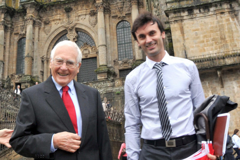 JorgeMiraUSC's tweet image. Ayer, al cumplir 103 años, falleció #JamesLovelock, padre de la #TeoríaGaia y de tantas otras cosas que literalmente ayudaron a este planeta.
 
En 2009 ganó el Premio Fonseca del #ProgramaConCiencia y nos quedó un gratísimo recuerdo de su estancia en Galicia.
DEP