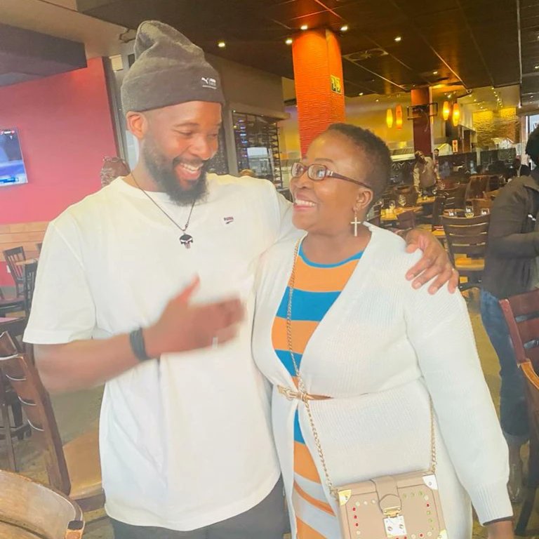 FabulouslyLulu1's tweet photo. Ultimate groupie moment.. thank you for indulging us today @kwenzo_pholoba πβ₯οΈππΎ#thewifeshowmax #heisbae https://t.co/bjFkvbRF4T