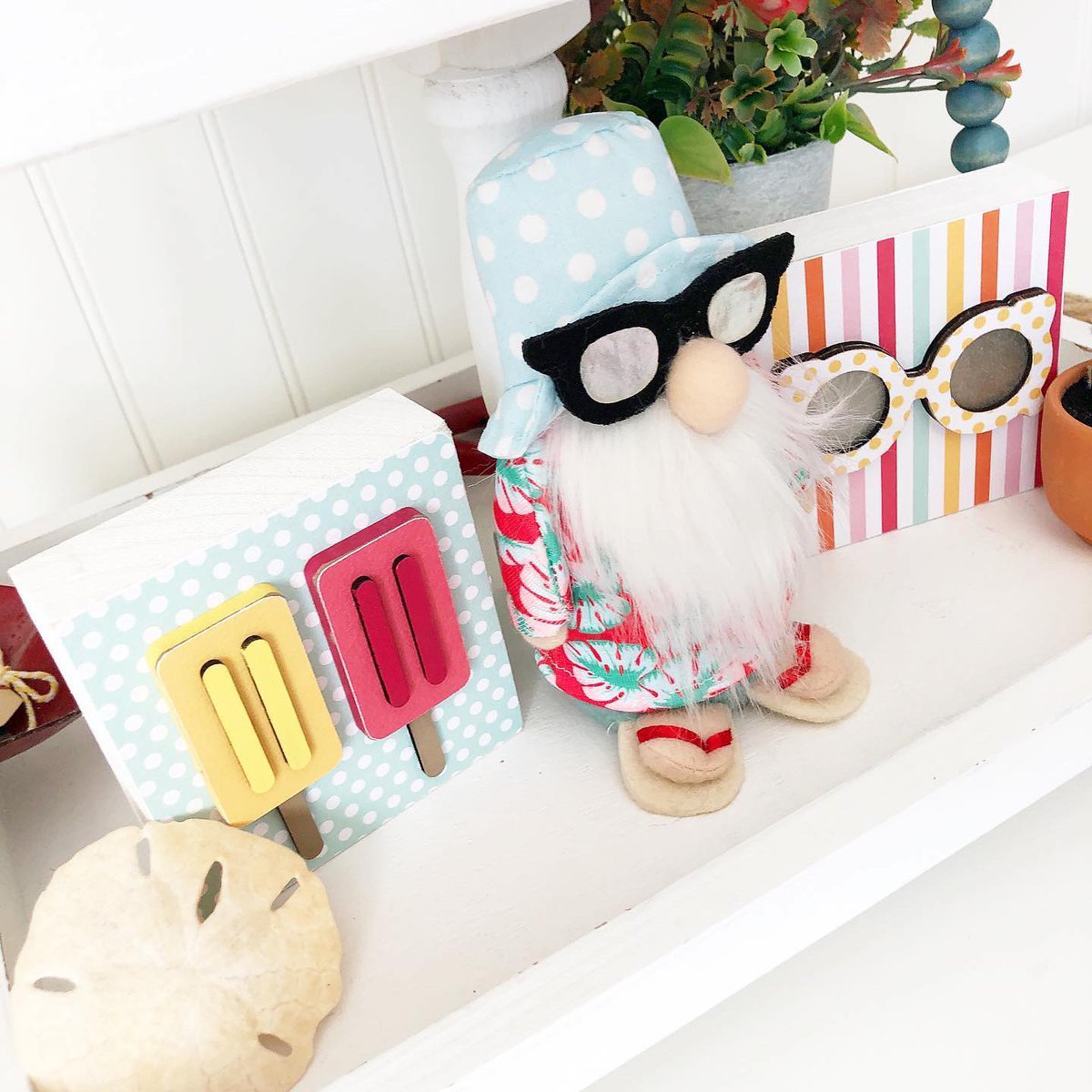 Craft_Direct's tweet photo. Fall in love with this new summer home addition from @FoundationsDecor It's a darling right? π
https://t.co/OX9LDPD9aN
#FoundationsDecor
#HomeDecor
#Gnome
#scrapbook
#scrapbooking
#crafting
#crafter https://t.co/sv3YDoVpXr
