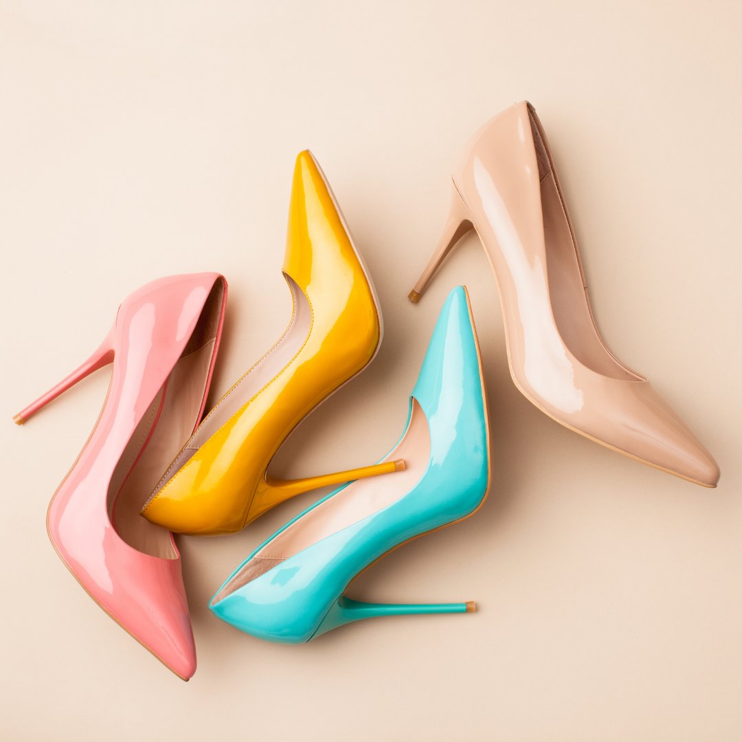 PFT_courses's tweet image. ⁠Learning and understanding why certain colours work better for us, and what it is about certain colors that draw us towards them – or push us away from them-can help you develop your own personal style!⁠ 🎨⁠

purplefeathertree.com/courses/freebi…

#powerofcolor #brightcolors #personalstyle