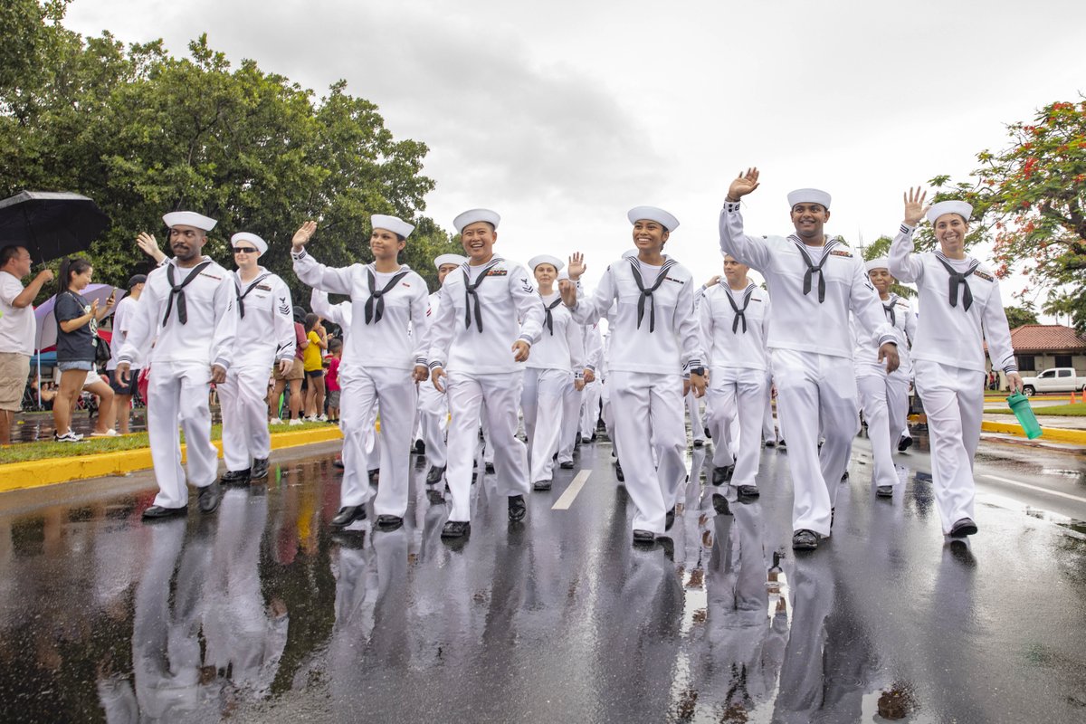 Stepping out in our dress whites ⚓️

#Sailors from #USSEmorySLand (AS 39) march in Guam’s Liberation Day Parade, in Hagatna, Guam, July 21, 2022. This is the 78th anniversary of the U.S. liberating the island from Japanese occupation during WWII.

📸: MC1 Victoria Kinney