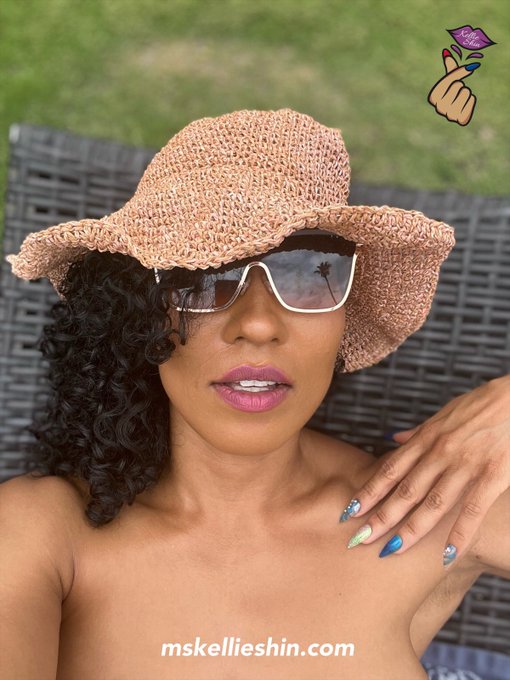 Hanging out at the nudist resort after my shoot.🌞🌺  #blasian #mskellieshin #tigermilf @SmokerSto @bullsandqueens<a href="/tag/blasian"class="tags"><span>#blasian</span></a><a href="/tag/mskellieshin"class="tags"><span>#mskellieshin</span></a><a href="/tag/tigermilf"class="tags"><span>#tigermilf</span></a>