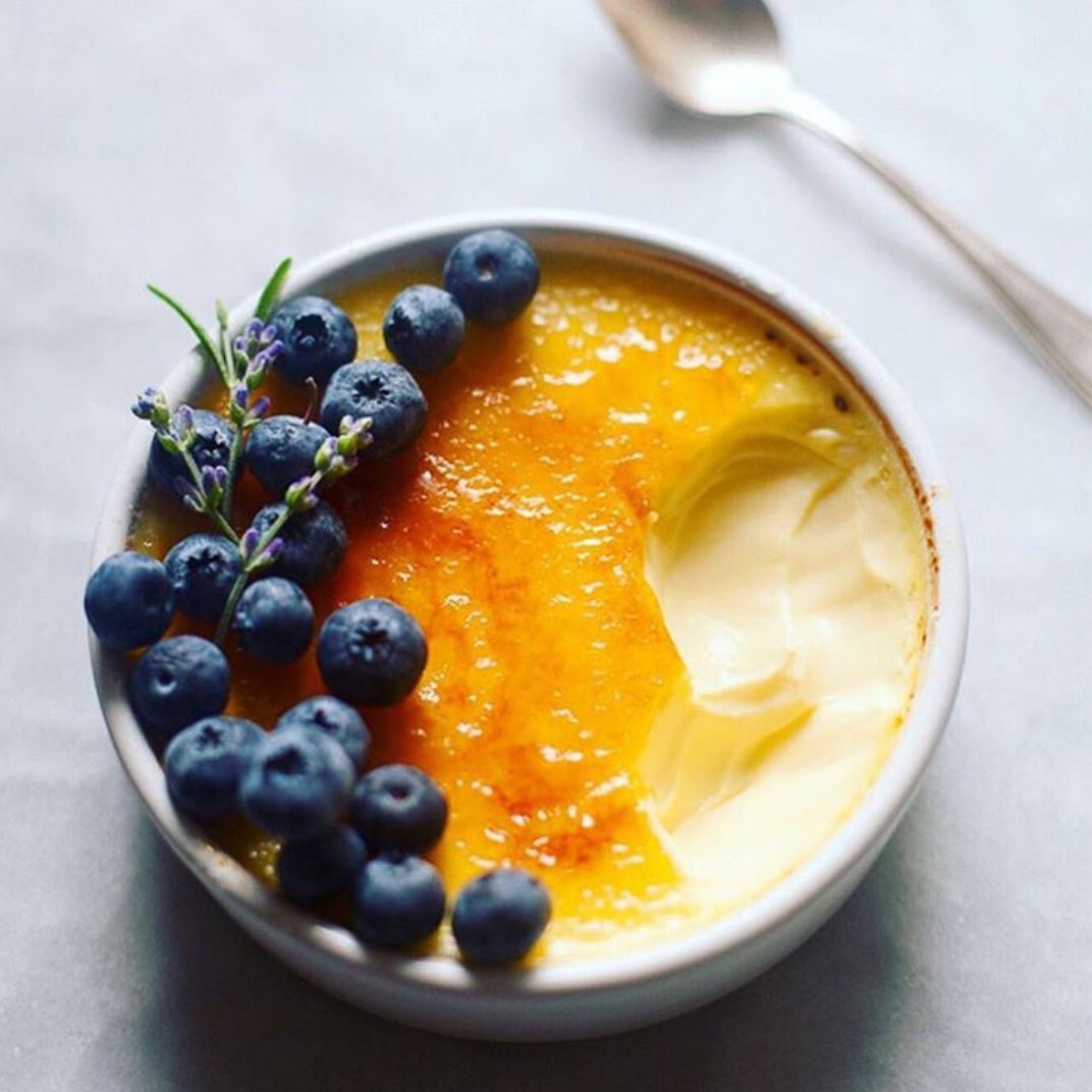LocalRoot221's tweet image. Happy National #CrèmeBrûlée Day 🍨 enjoy a sweet treat on this gorgeous Summer afternoon!

Shop Emile Henry Creme Brûlée dishes: l8r.it/zgba
.
.
.
#localroot #kitchenstore #emilehenry #piedish #pie #ceramic  #madeinfrance #dinnerplate #home #kitchen #cooking #food