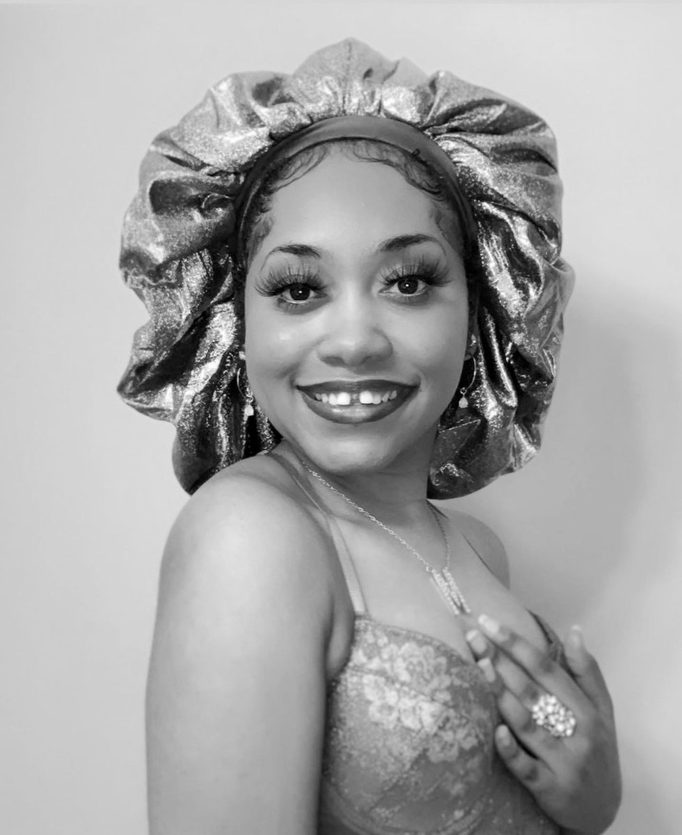 MichelleMarlisa's tweet photo. Other faves from working with @KissProducts ๐ฅฐโจ
#redbykisscrew #weheartwessentials
#bonnet #hairbonnet #blackhaircare #naturalhair
#hairmodel #naturalhairmodel https://t.co/CwS39FSQas