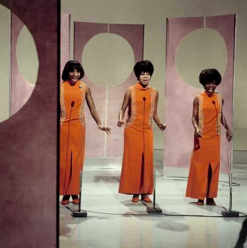 Tweet from THE FLIRTATIONS (@The_Flirtations) THE FLIRTATIONS (@The_Flirtations) Tweeted:
The three of us performing at a TV studio such GREAT times. ❤🎼

#music #singers #theflirtations #performance #girlgroup  twitter.com/The_Flirtation…